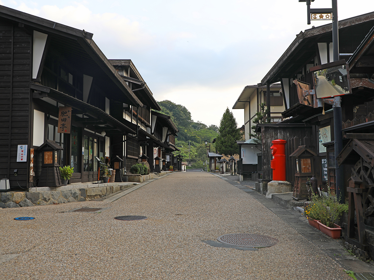 中山道の面影が残る木曽福島・福島宿の町並み