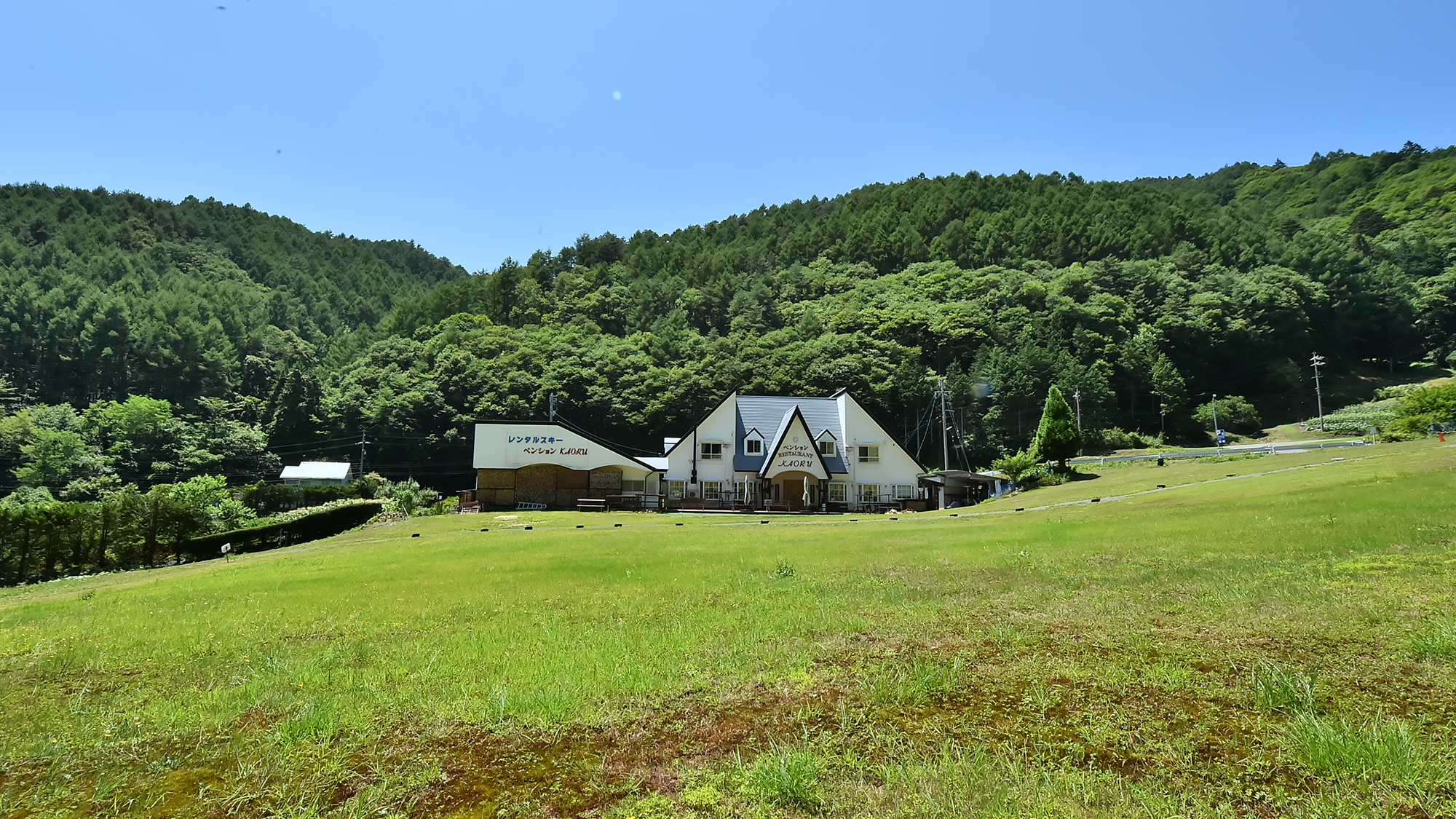 標高1,250mの高原に建つペンションかおるの外観